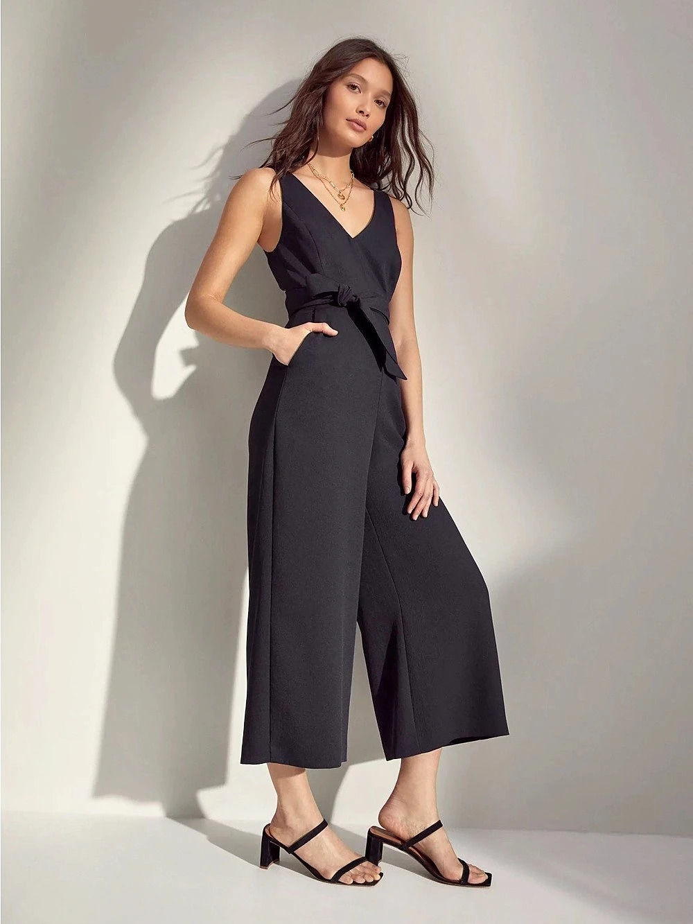 Aritzia Wilfred Écoulement V Jumpsuit Wide Leg Black Size 8